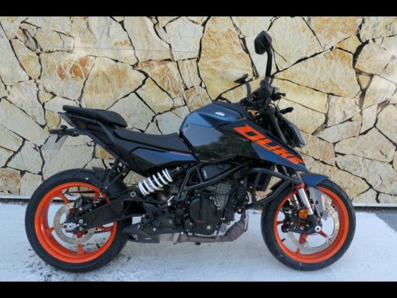 Occasion KTM Duke 125 + Silencieux Akrapovic + Options Bleu 2024 (vendue)